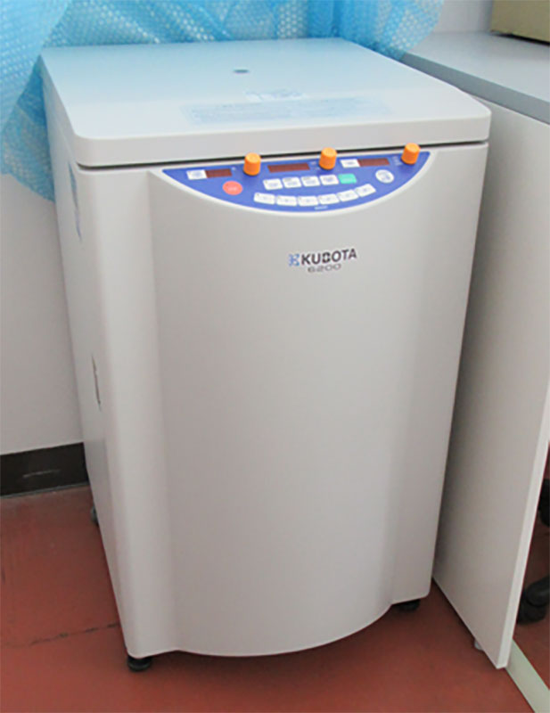 <p>Micro refrigerated centrifuge (KUBOTA 6200／roter set)</p>
