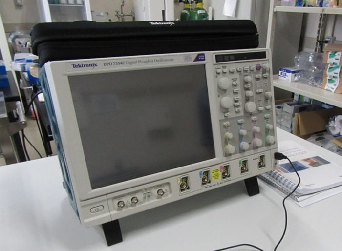 <p>Digital fossa oscilloscope<br />
（DPO7354C Type）</p>
